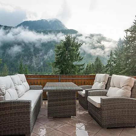 Mountain View House *
